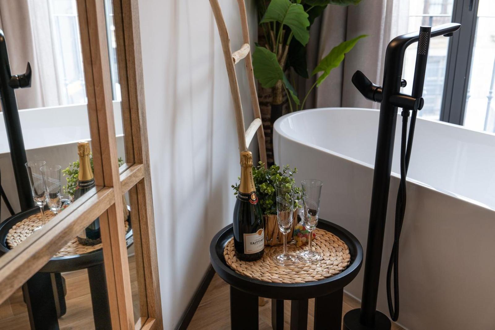Amiras Homes Collection