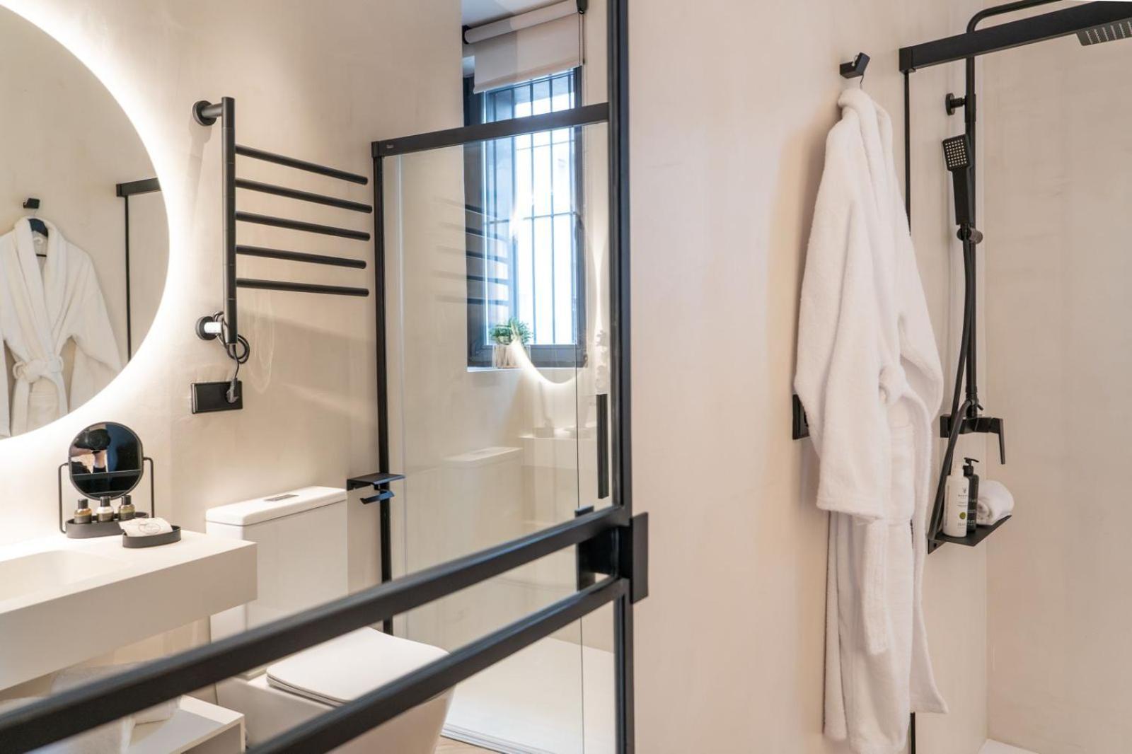 Amiras Homes Collection