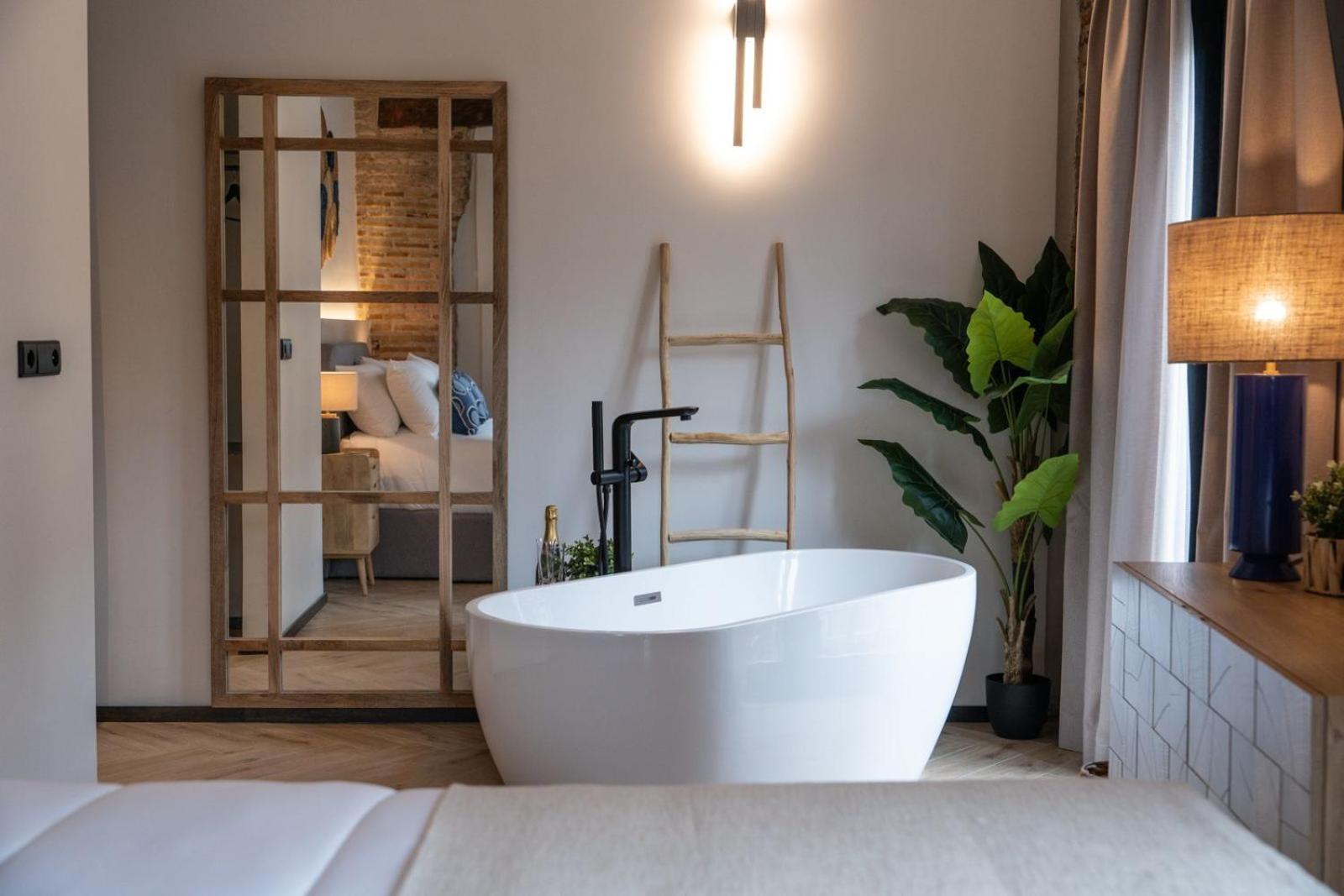 Amiras Homes Collection Hotel