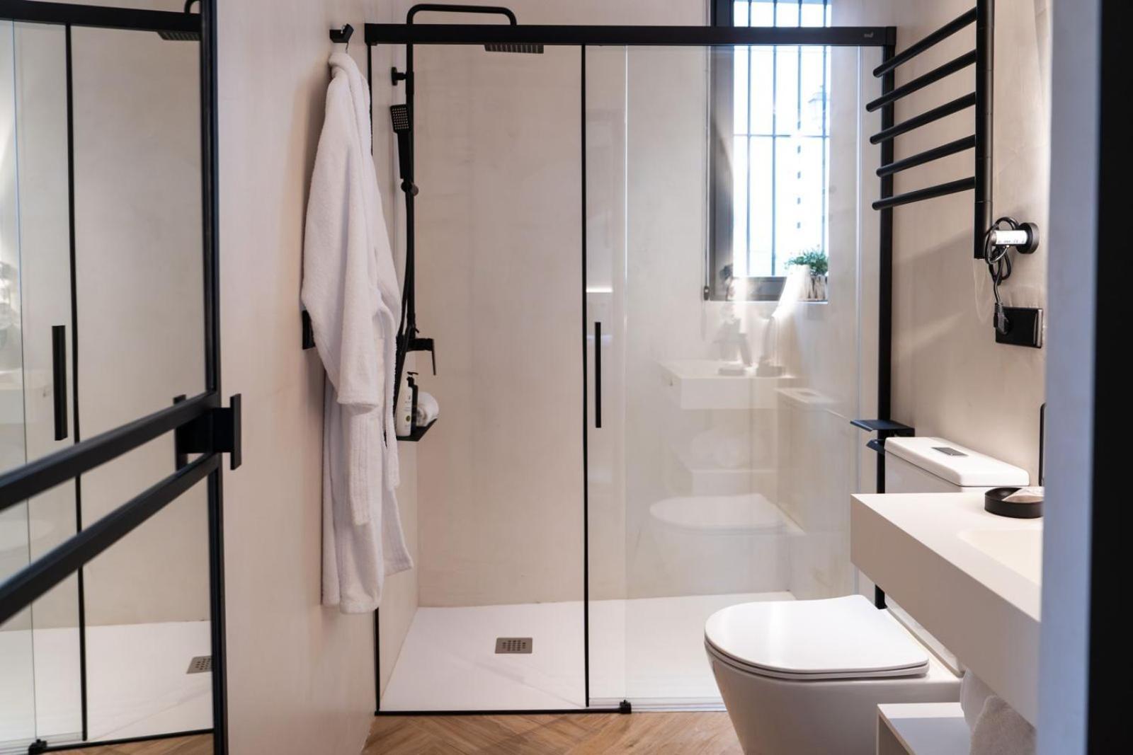Amiras Homes Collection *