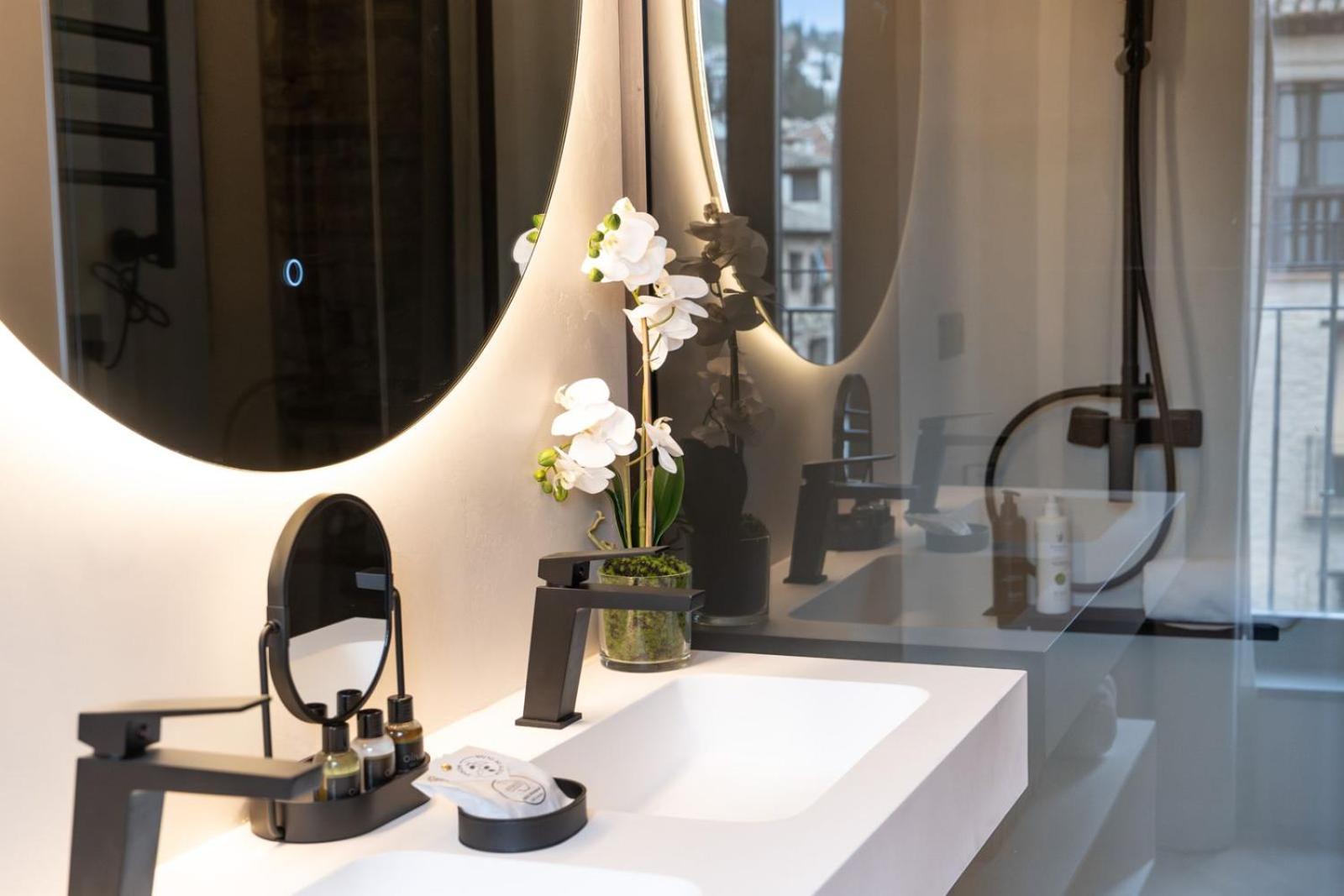 Amiras Homes Collection * Granada